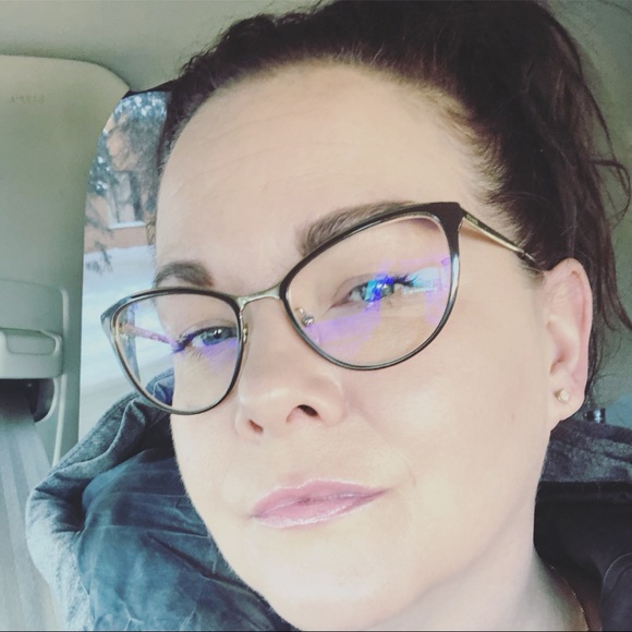 Meet your Posher, Cassandra - Picture 1 of 1